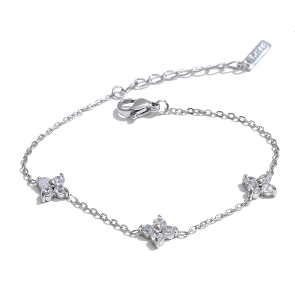 Bracelet zirconia porté au poignet
